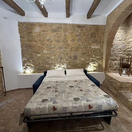 Borgo Di Mezzo Apartment Castelnuovo dell'Abate ภายนอก รูปภาพ